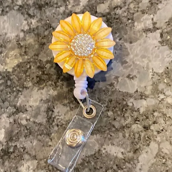 NEW Daisy Badge Reel Pull - Picture 2 of 5